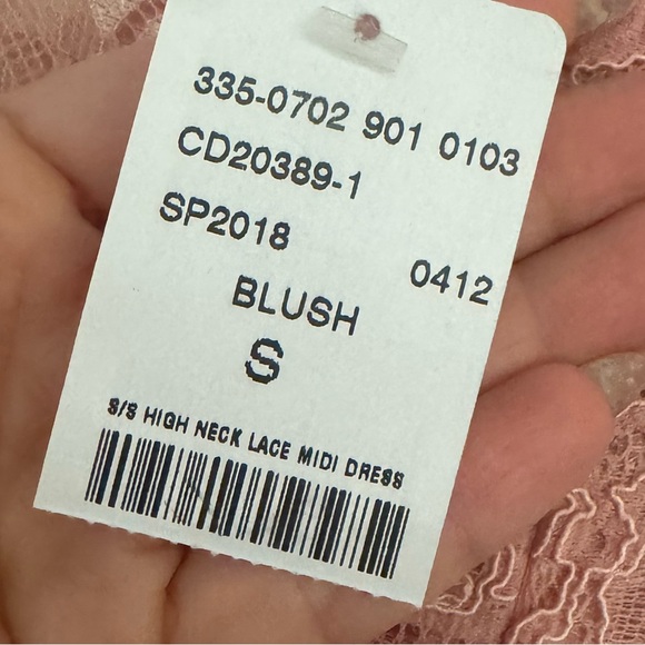 Chic Lace Midi Dress in Soft Pink - Picture 4 of 9